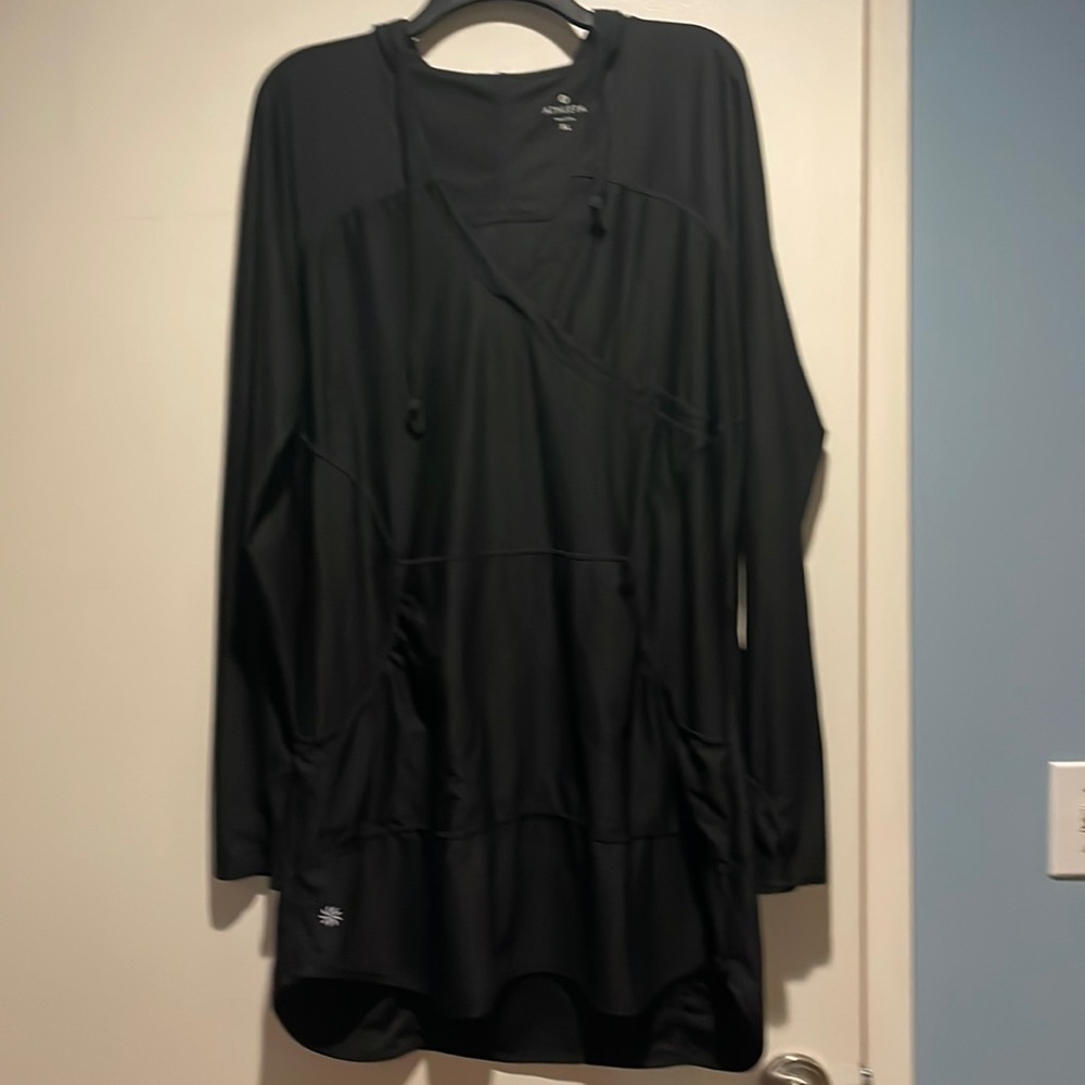 Athlete V neck cover up with hood and pockets